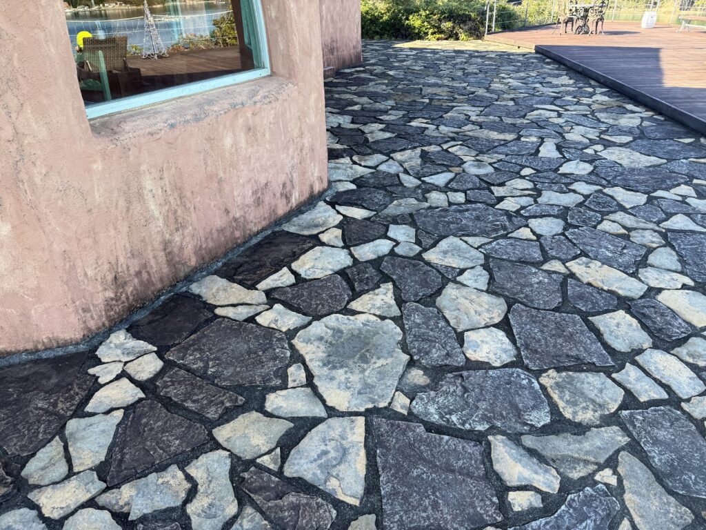 志摩地中海村で見つける「ハートの石」　ヒント５